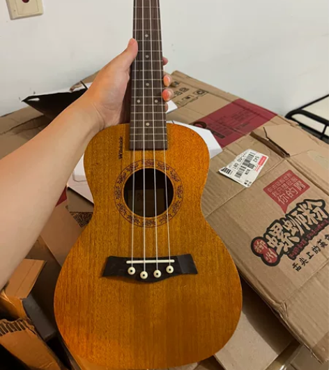 出售闲置尤克里里 弹了两三次 感兴趣的话点...