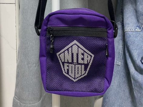 帆布斜挎包男女通用 感兴趣的话点“我想要”...