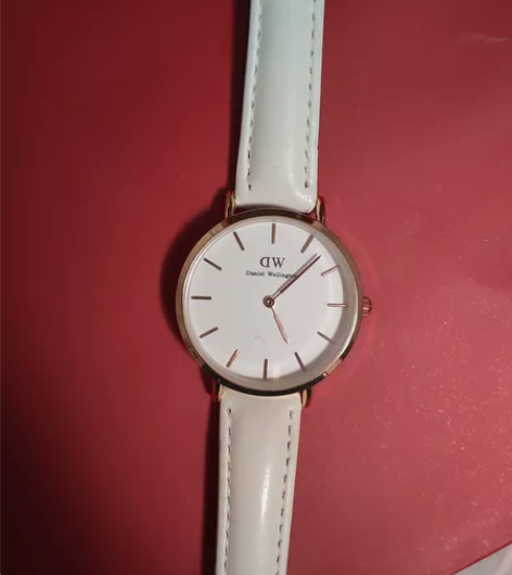 DW手表表带女款白盘,朋友赠送,现在闲置了...