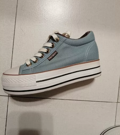 全新人本帆布鞋225码 感兴趣的话点“我想...