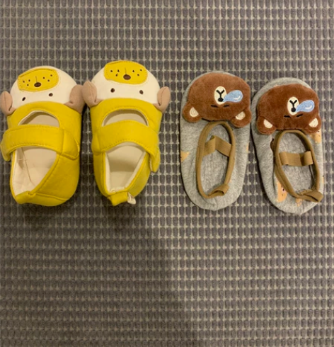 宝宝软底鞋 左边仅穿一回 几乎全新 右边没...