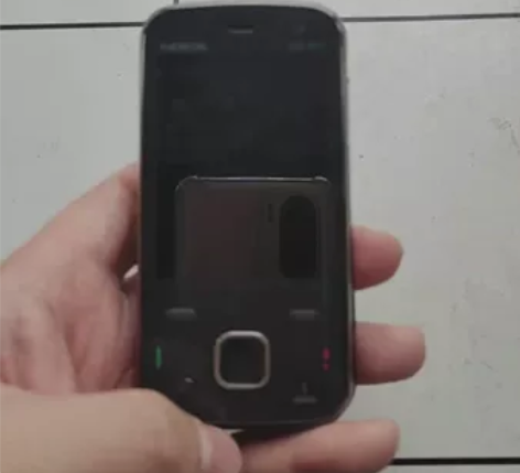 诺基亚N86，8G内存。按键全部正常，照相...