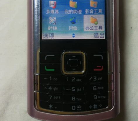 诺基亚N72，插卡正常使用。无任何毛病。一...