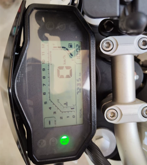 贝纳利小迅龙150 20年5月 缓慢...