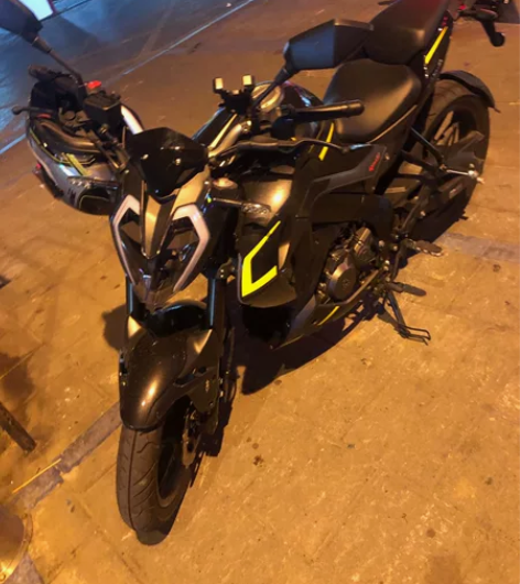 今年三月份上牌，贝纳利小迅龙150s，90...