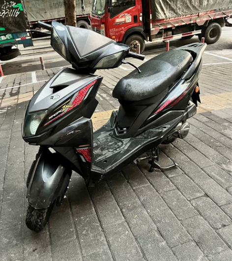 踏板摩托车19年11月上户必须过户，轮胎新...