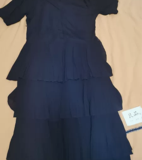 V领短袖蛋糕裙 感兴趣的话点“我想要”和我...