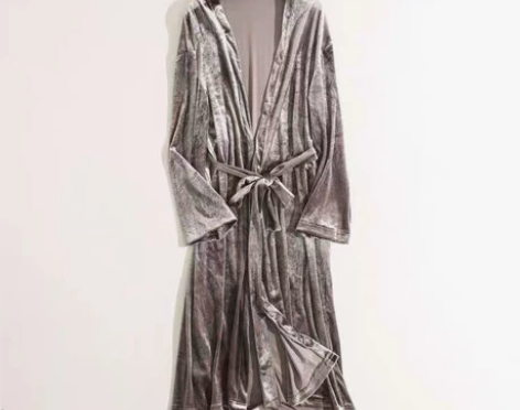 金丝绒系列。出口日本。有裙子阔腿裤和睡袍类...