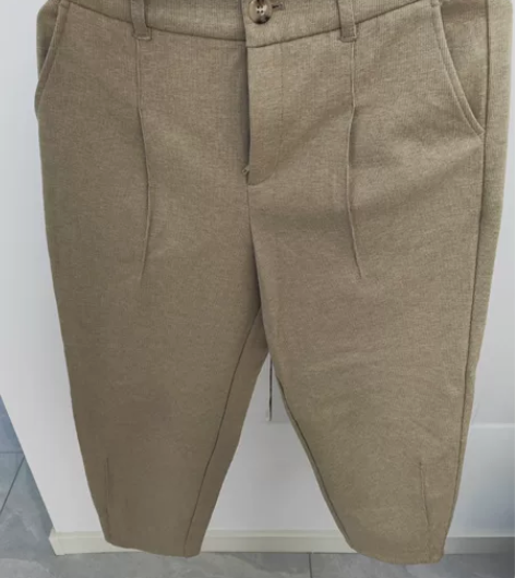 森马女士休闲裤尺码m，修饰腿型相当板正，新...