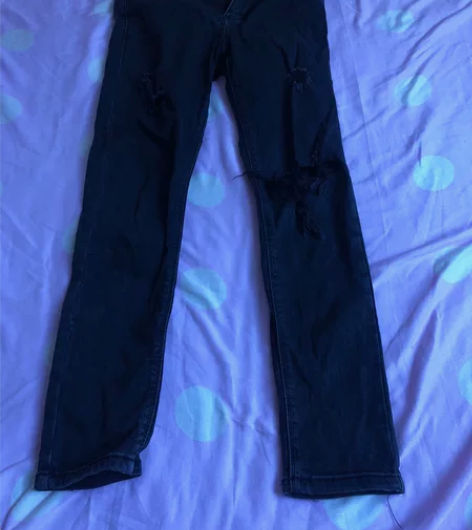 黑色牛仔破洞牛仔裤 27码数?轻微穿着痕迹...