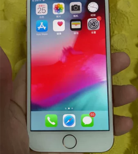苹果8，64G国行，换过外屏，电池剩余76...
