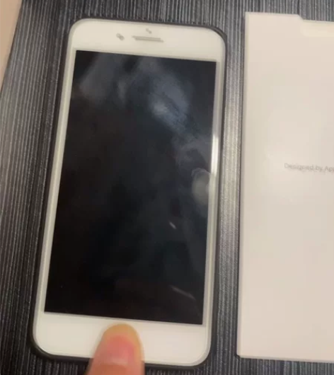 苹果8plus，64g国行，小女生自用手机...