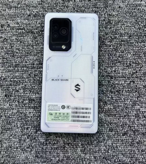 黑鲨手机 5pro 8+256 朋友的手机...