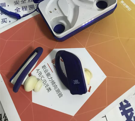 闲置JBL蓝牙耳机，黑莓Z10手机，正常使...