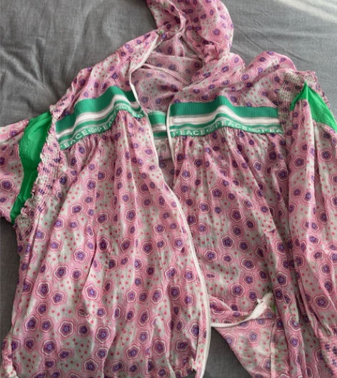 欧货小花防晒，底部可抽绳，宽松版型。 感兴...