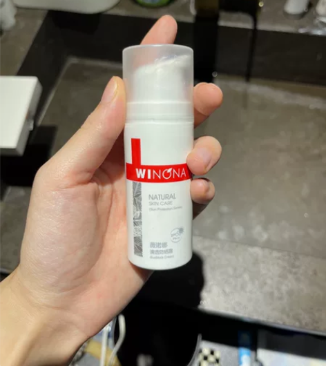 薇诺娜清透防晒霜50倍防晒 基本全新用过一...