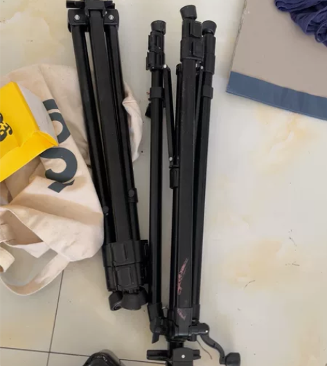 美术生专用画架 八成新耐用结实 感兴趣的话...