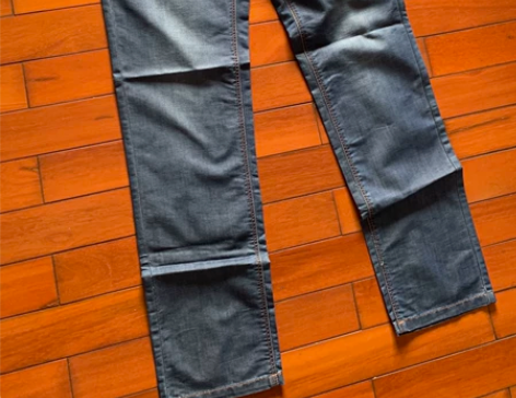 全新男士牛仔裤，薄款直筒，裤头33，28元...