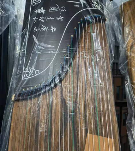 以下货品560包邮，全新古筝 感兴趣的话点...