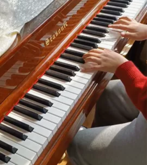 钢琴，很新，孩子没有几次，考级过了就搁置了...