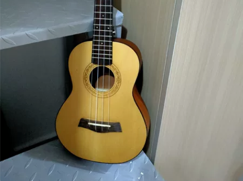 出个闲置      尤克里里26寸    ...