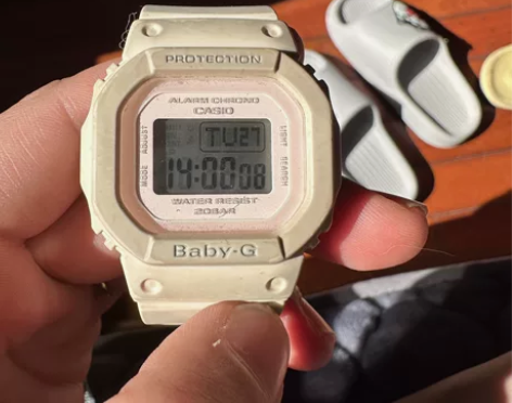 卡西欧电子女表,买的时候六百多,功能外观一...