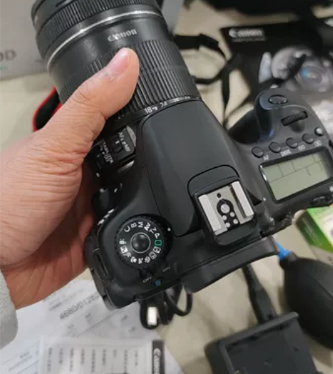 95新佳能canon 60d单反套机，无拆...