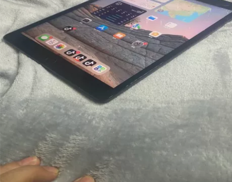 灰色 急出个人自用苹果平板  ipd9 2...