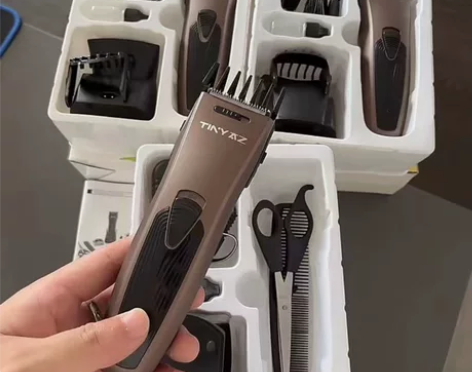 电推子套装 理发器原装进口机器，带梳子！带...