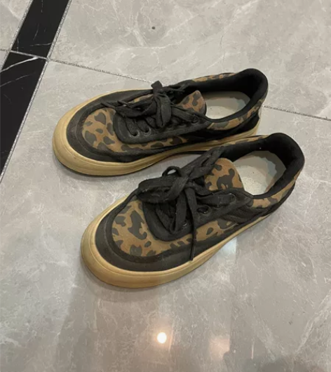 冬季豹纹帆布鞋 基本全新 没有磨损痕迹  ...