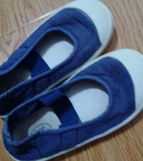 幼儿园软底鞋，，鞋底长18厘米，27码，洗...