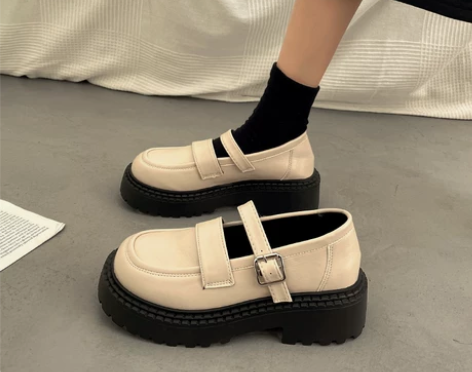 英伦风厚底小皮鞋女秋冬晚晚黑色乐福鞋202...