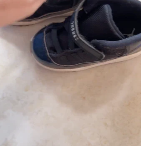 幼童乔丹大魔王，跟我老公的鞋子是父子配套的...