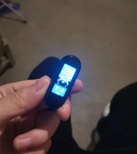 小米手环4还是5，充电器坏了，看谁需要吧 ...