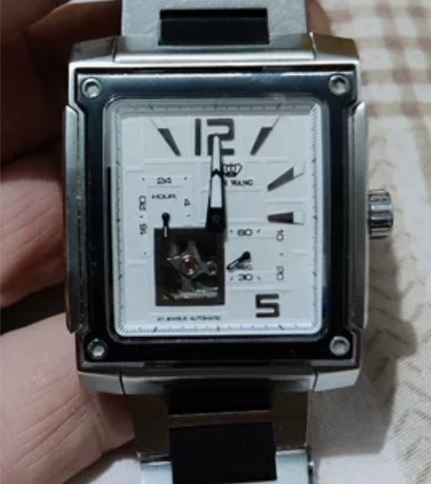 天王机械表，手表买了一年多一点，盒子和发票...