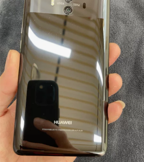 自用一手华为mate10，成色还不错，无拆...