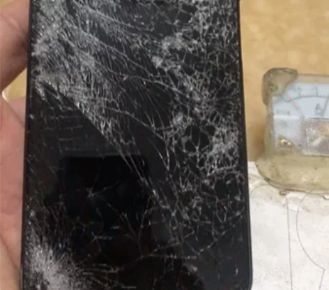 华为Nova6，电池线断了，有电流，听着手...