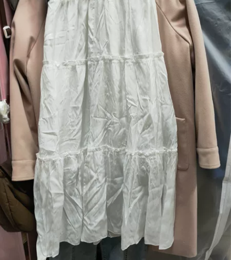 蛋糕裙，很滑的面料，闲置便宜出 感兴趣的话...