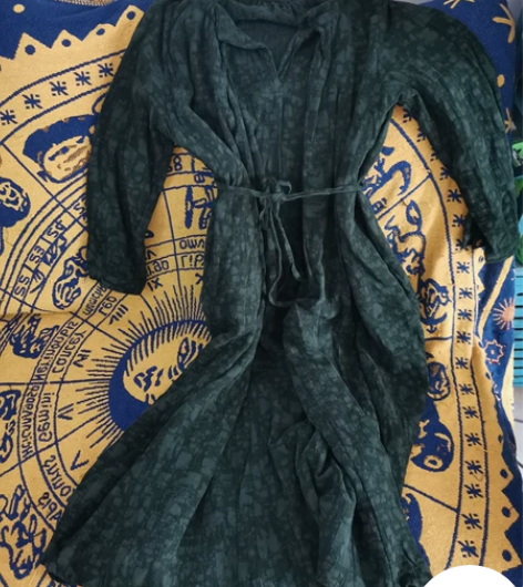 墨绿色棉麻裙子，文艺范儿 没有号，我觉得多...