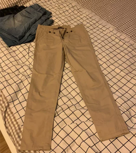 Only卡其色休闲长裤，铅笔裤，也是买了之...