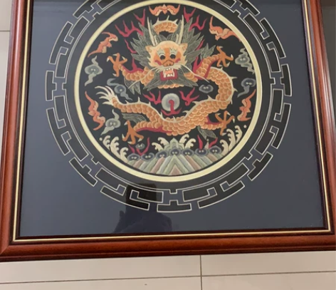 镇宅刺绣画一幅，带框尺寸43×43厘米，刺...
