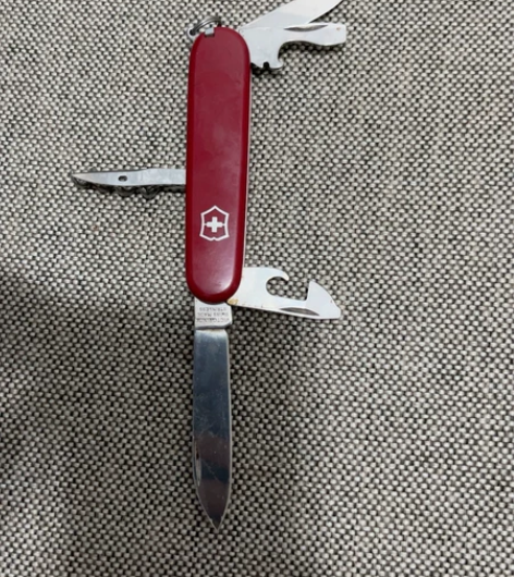 瑞士多功能军刀，正品保证，8成新，低价处理...