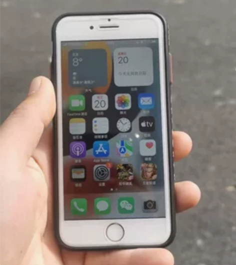 苹果8一台,需要的联系,同城 感兴趣的话点...