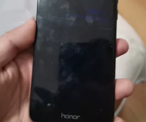 荣耀8    4+64版本 感兴趣的话点“...