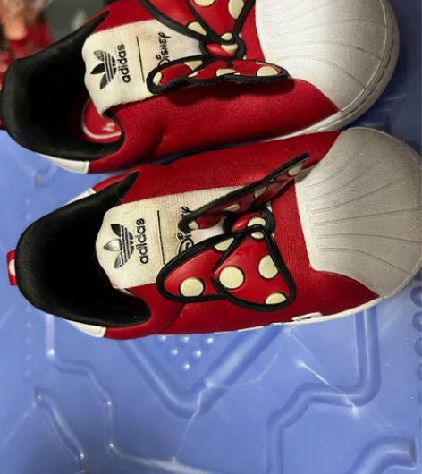 阿迪贝壳头三叶草女童运动鞋,6成新,宝宝长...