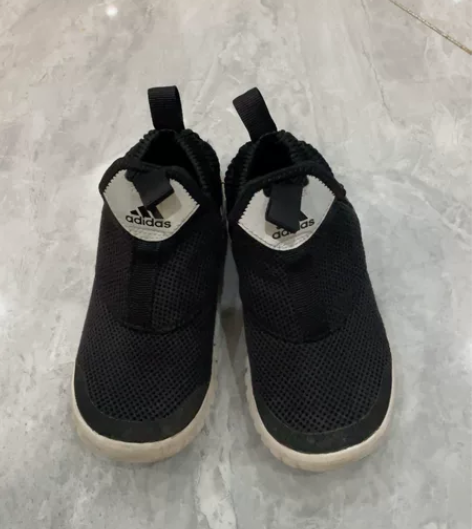 阿迪运动鞋 正品  尺码9K 宝宝穿小了 ...