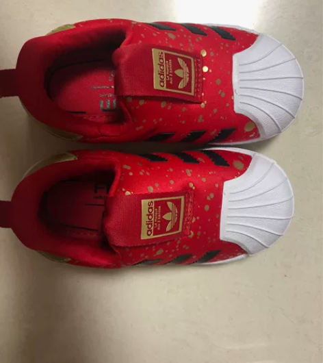 ??全新23码阿迪达斯红色男女童运动鞋 ?...