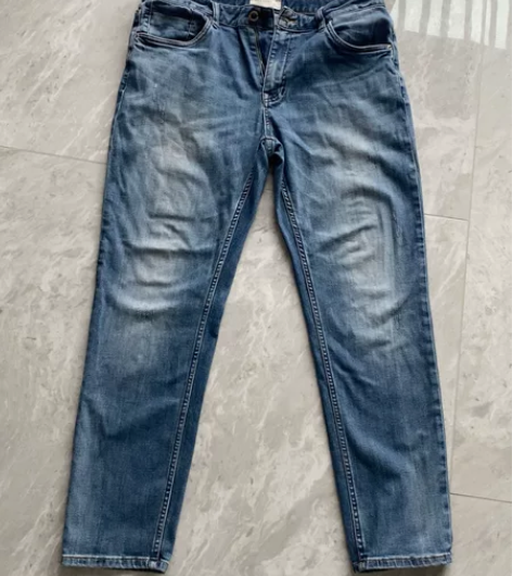 思莱德男士牛仔裤，180/84A，专柜购买...