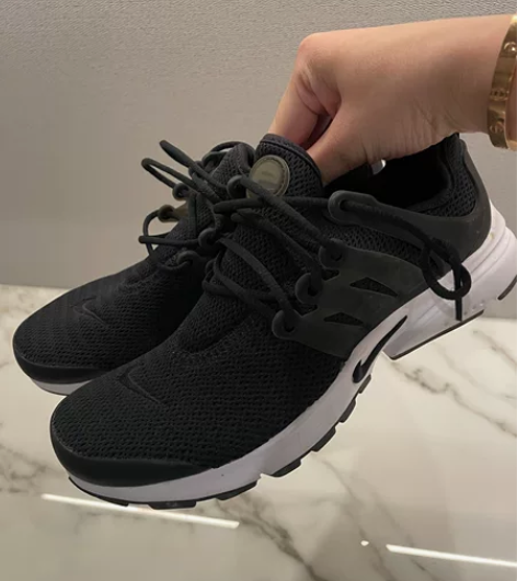 耐克跑步鞋仅试穿 感兴趣的话点“我想要”和...