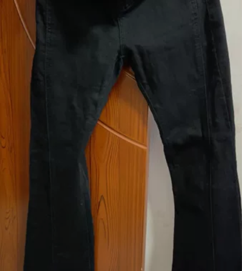 实体店购入 微喇开叉牛仔裤 面料舒服有弹力...
